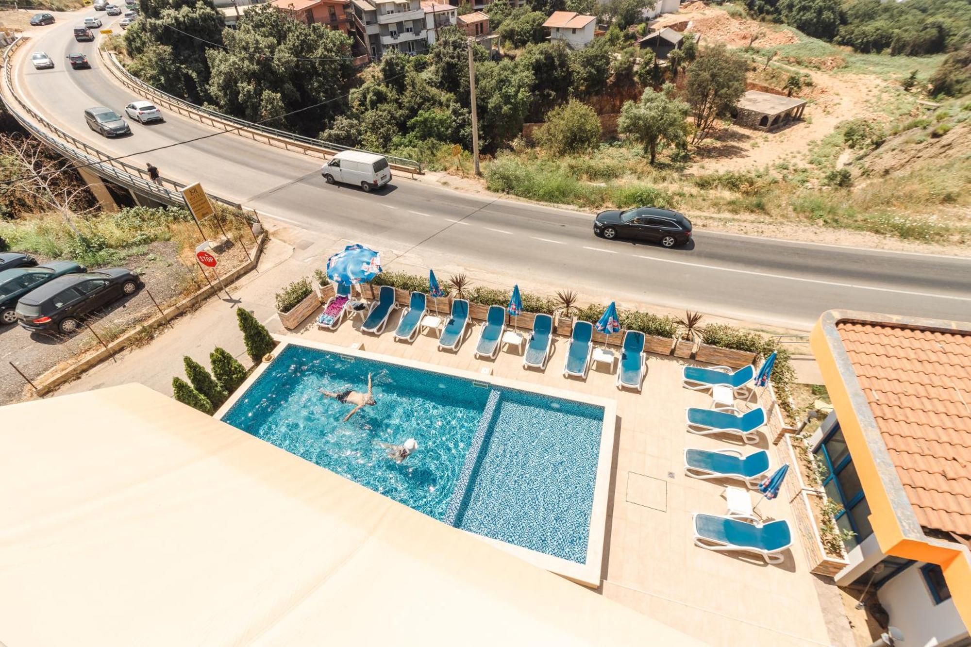 Lux Hotel M Добра-Вода Экстерьер фото