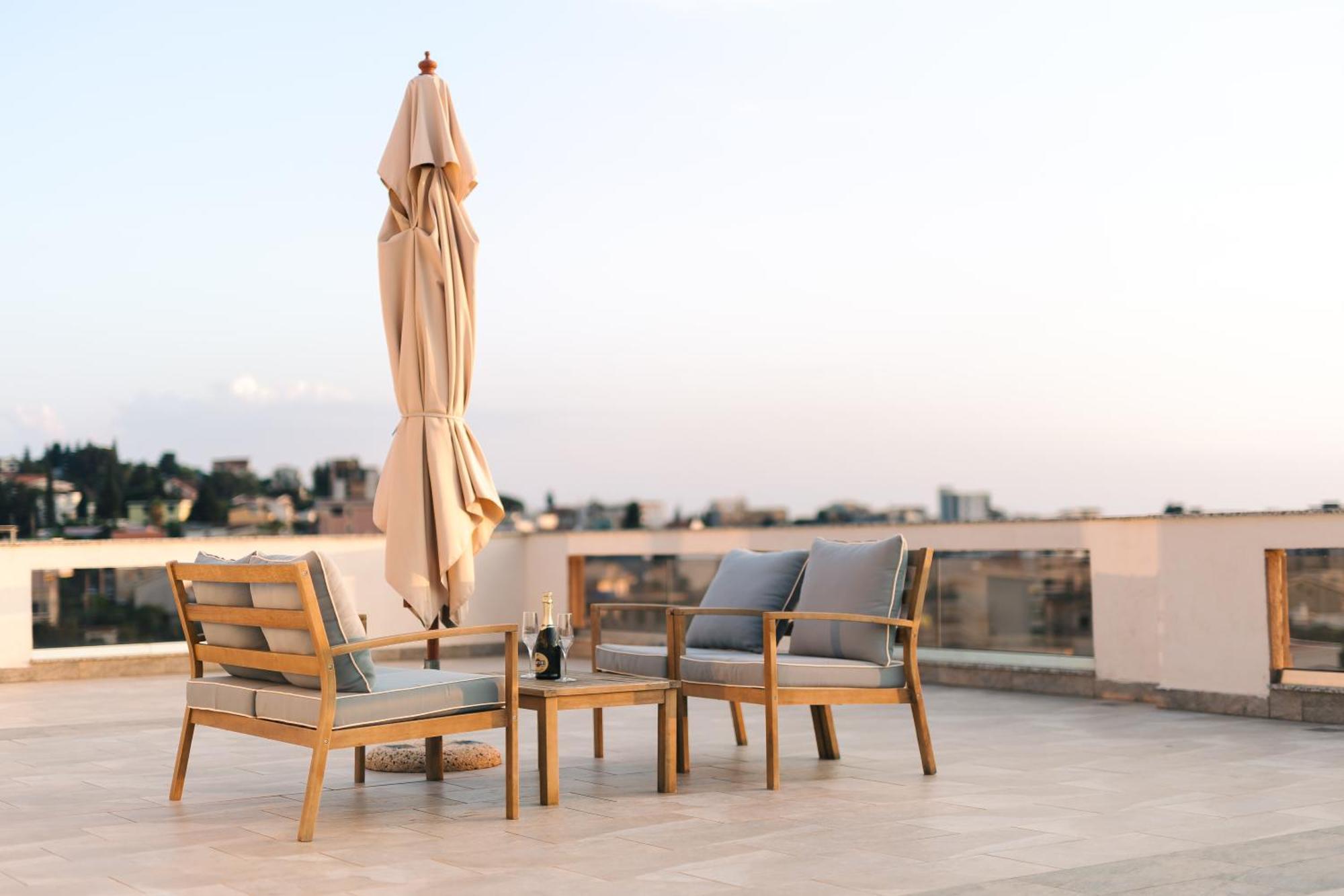 Lux Hotel M Добра-Вода Экстерьер фото