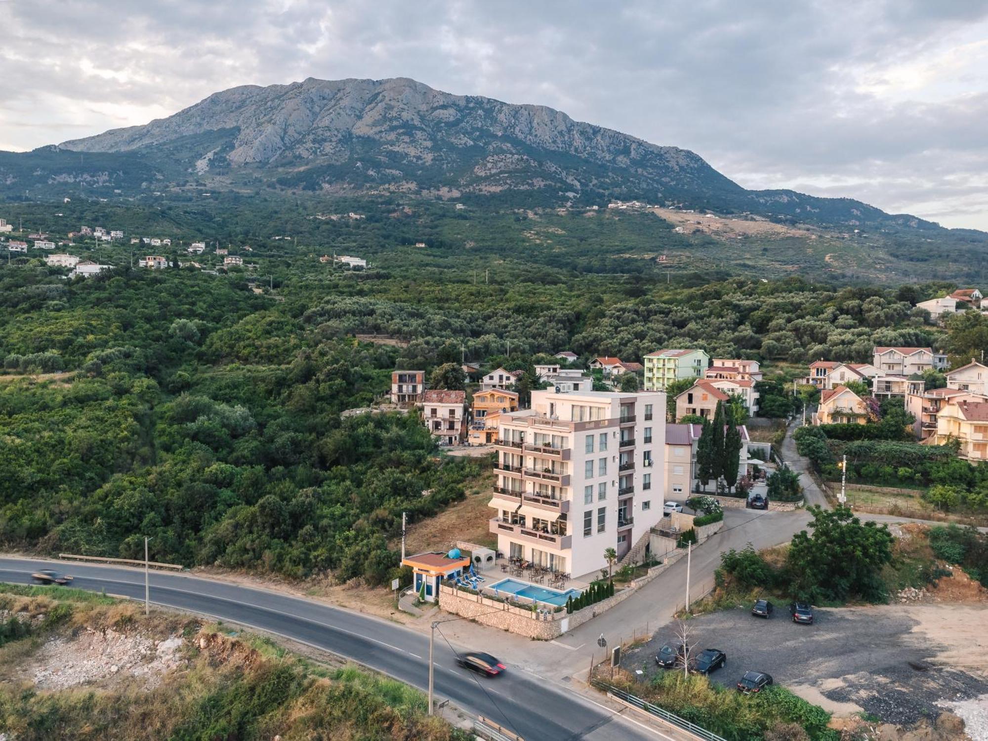 Lux Hotel M Добра-Вода Экстерьер фото