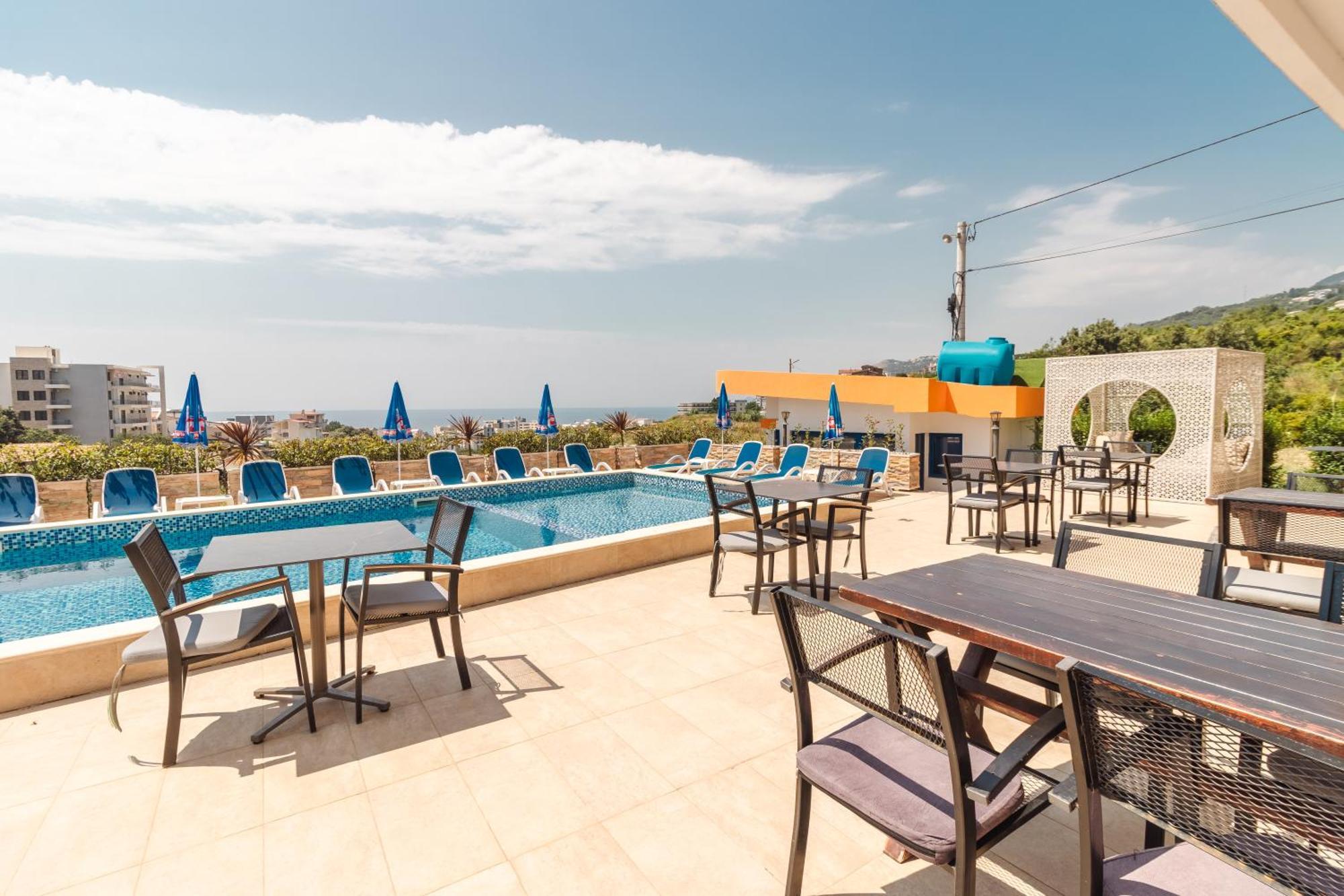 Lux Hotel M Добра-Вода Экстерьер фото