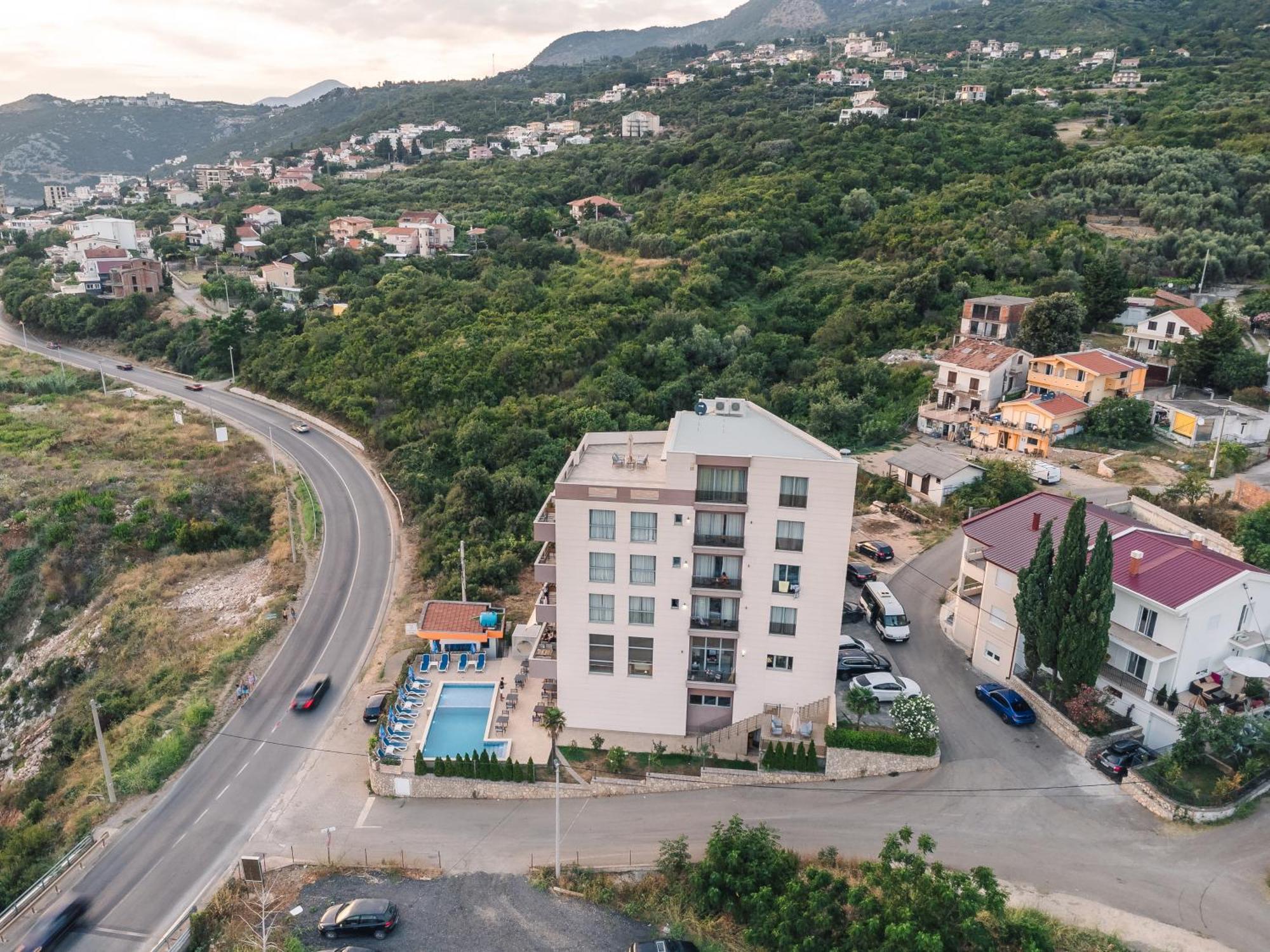 Lux Hotel M Добра-Вода Экстерьер фото