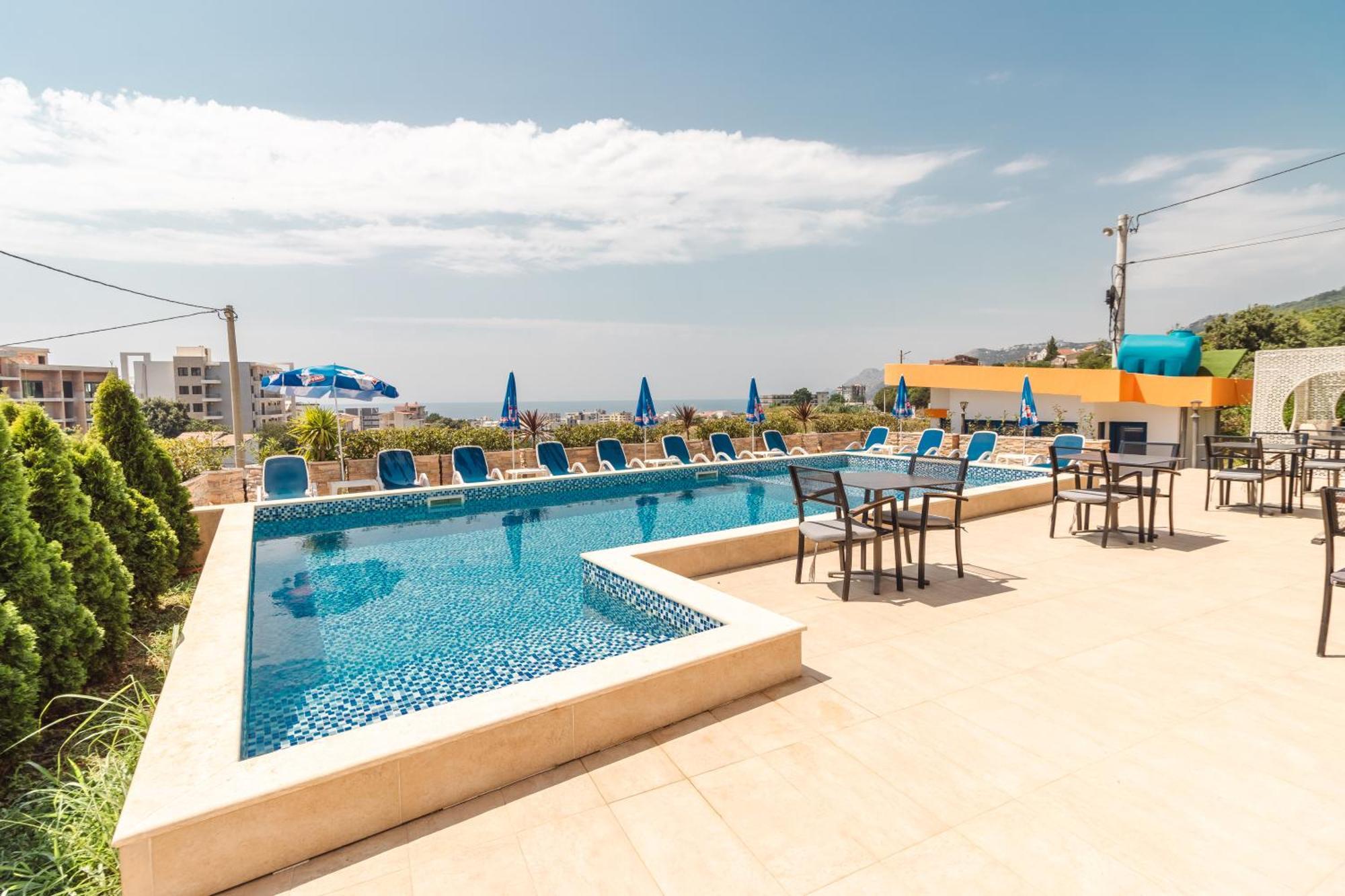 Lux Hotel M Добра-Вода Экстерьер фото